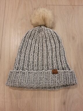 ROOTS | Knit Winter Pom Pom Hat Beanie Toque